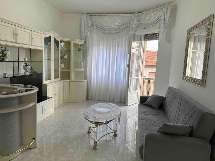 Casa Eleonora: A 5 Min Dal Mare + Free Parking Daire Ventimiglia Dış mekan fotoğraf